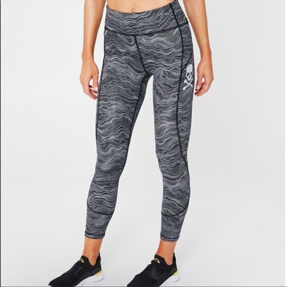 Lululemon In Movement Tight 25” - Picture 1 of 8